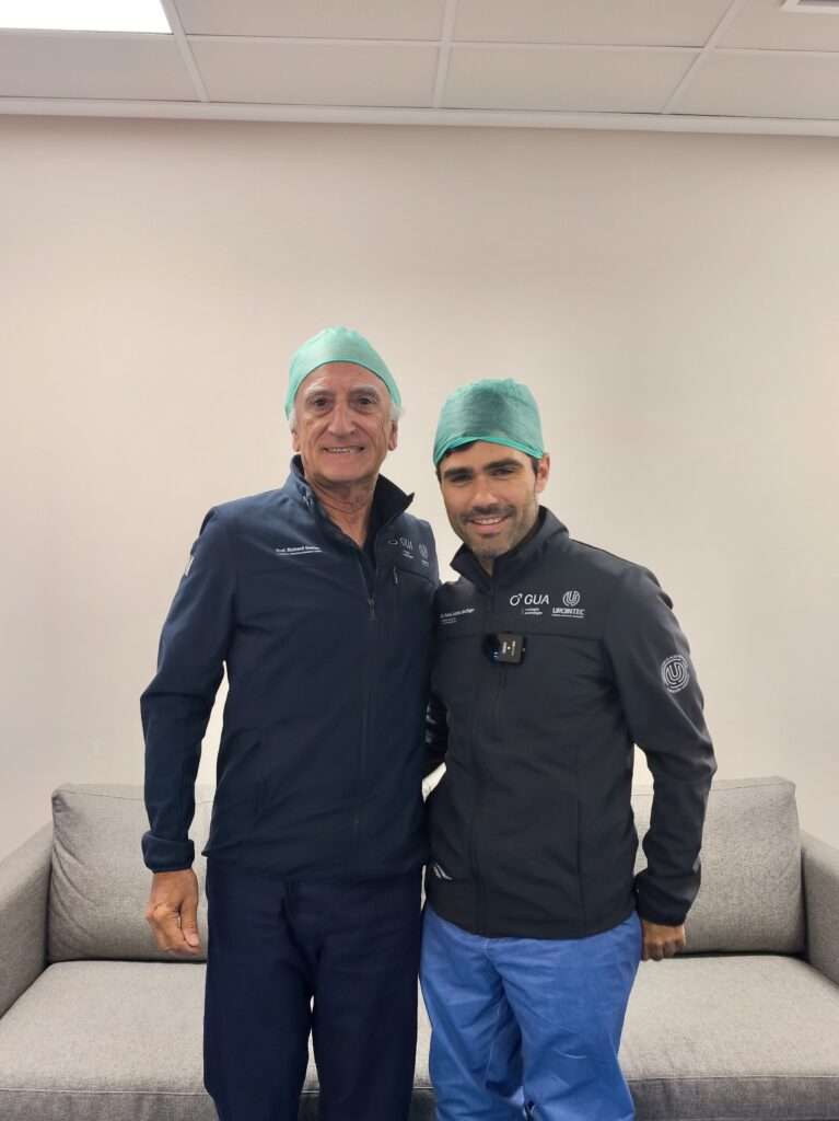 En julio de 2026 se cumplen tres años del primer programa de cirugía robótica urológica de Canarias, liderado por el Dr. Pablo Juárez del Dago en GUA-UROINTEC. Con 220 intervenciones realizadas, más del 95 % de continencia preservada y un programa de formación internacional que ha reunido a 167 urólogos de 36 países, el programa se consolida como referente nacional e internacional en cirugía robótica prostática y renal.