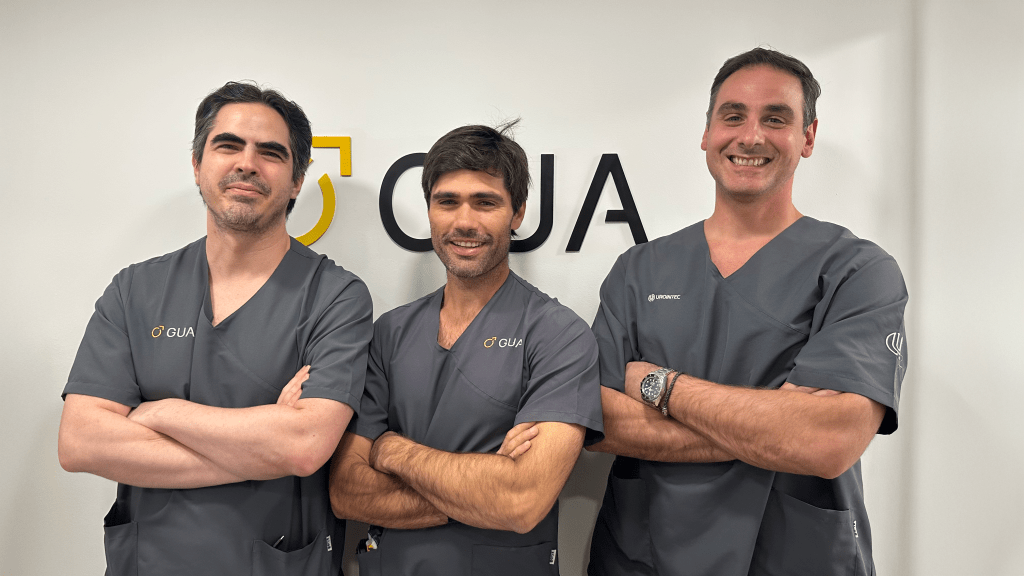 De izquierda a derecha, el Dr. Nicolás Nervo, Dr. Pablo Juárez del Dago y el Dr. Carlos Cutini en GUA Urología y Andrología.