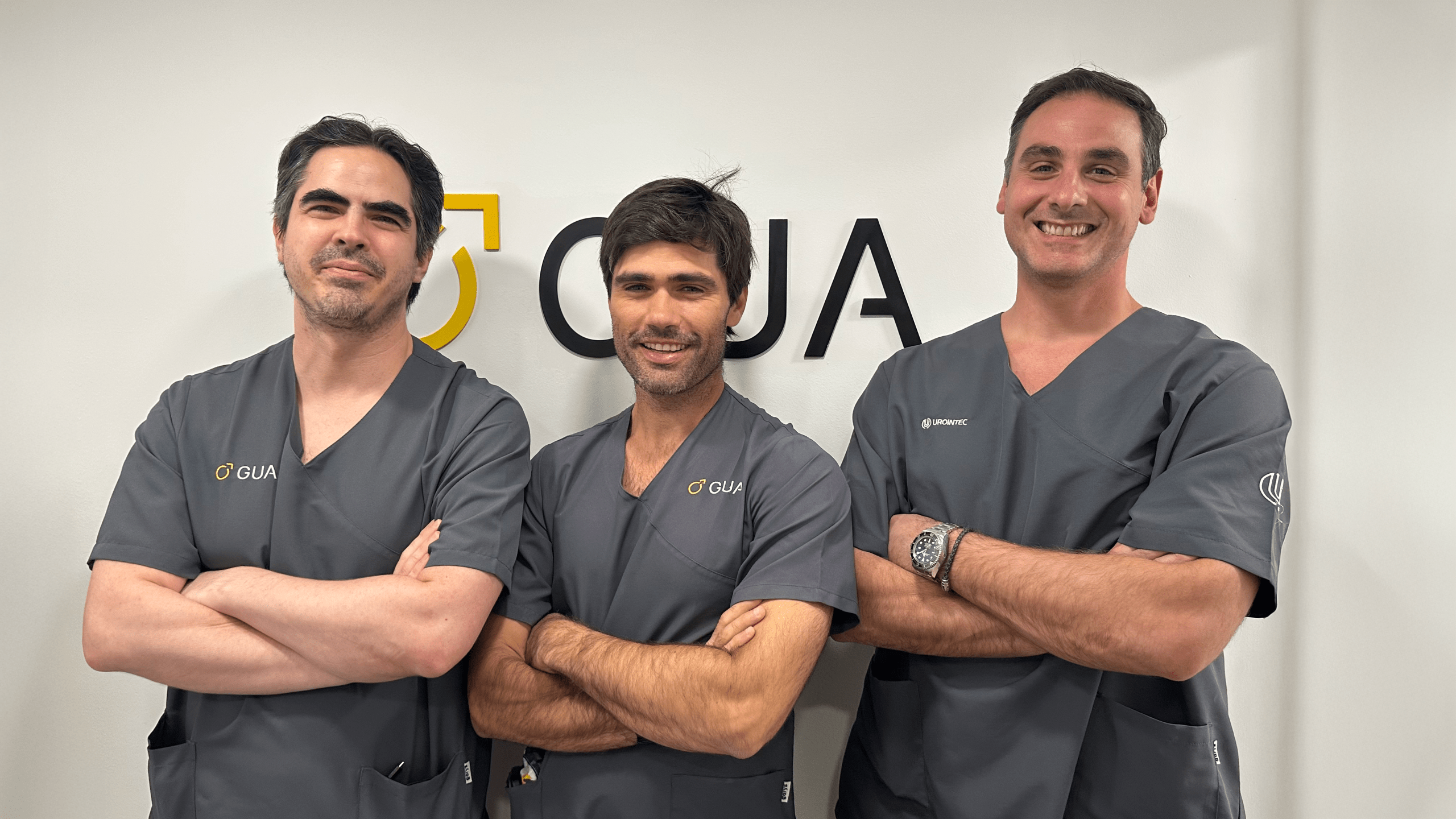 De izquierda a derecha, el Dr. Nicolás Nervo, Dr. Pablo Juárez del Dago y el Dr. Carlos Cutini en GUA Urología y Andrología.